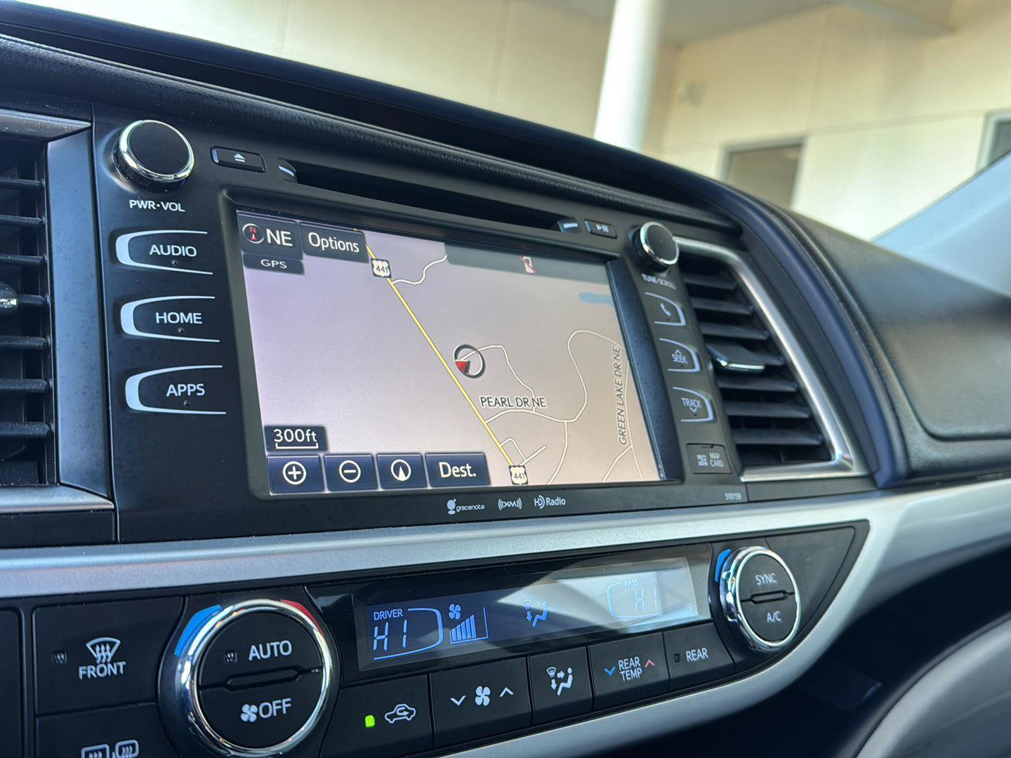 Used 2016 Toyota Highlander XLE image 24