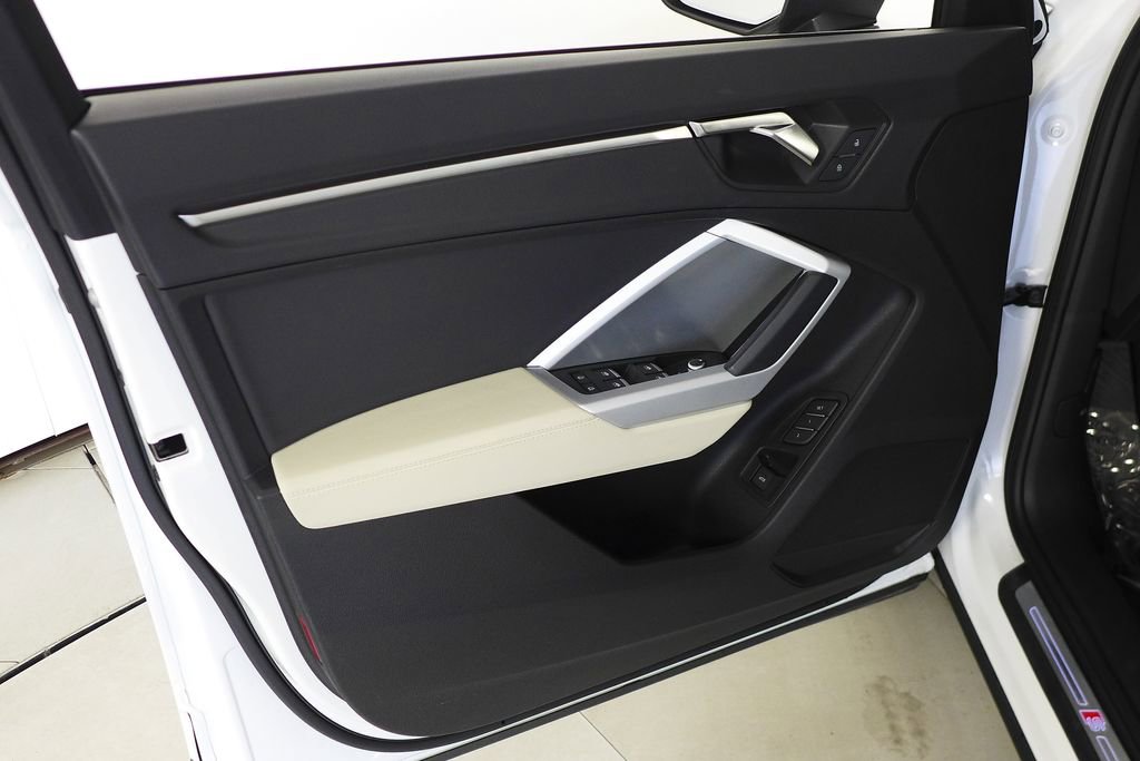 Used 2023 Audi Q3 2.0T Premium w/ Convenience Package image 11