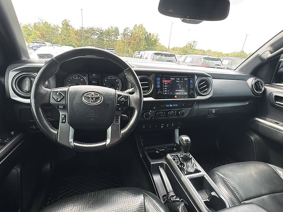 Used 2019 Toyota Tacoma TRD Sport AWD/4WD image 29
