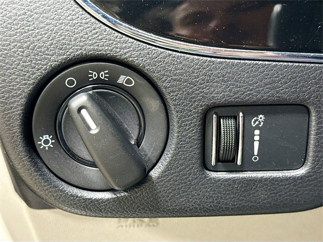 Used 2016 Dodge Grand Caravan SE image 12