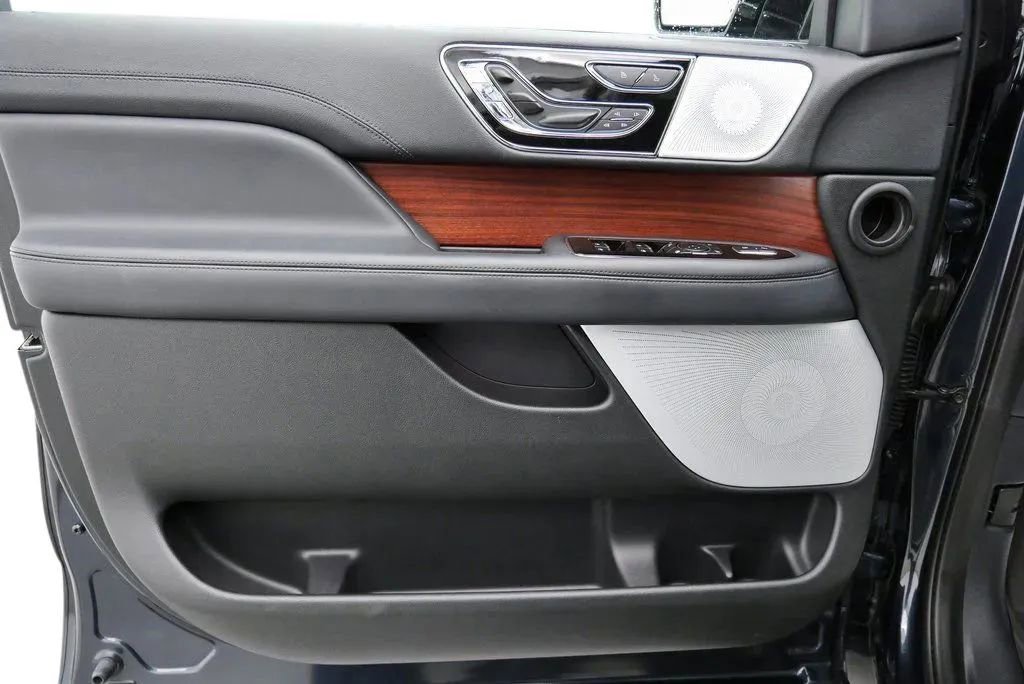Used 2024 Lincoln Navigator L Reserve w/ Equipment Group 201A AWD/4WD image 13