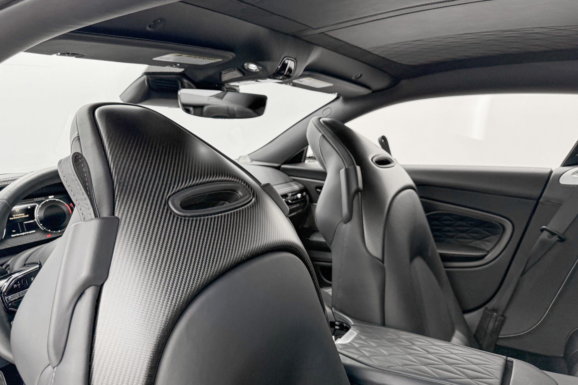 Used 2024 Aston Martin DB12 Coupe RWD image 27