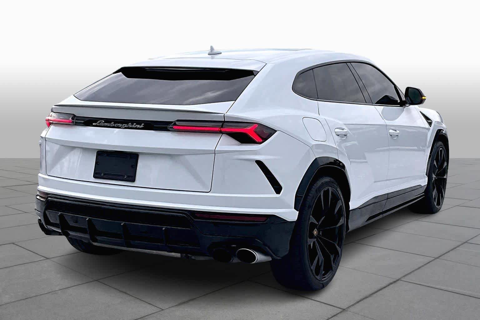 Used 2022 Lamborghini Urus image 12