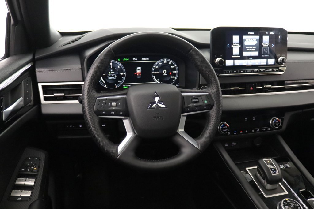 Used 2025 Mitsubishi Outlander SEL Black Edition AWD/4WD image 17