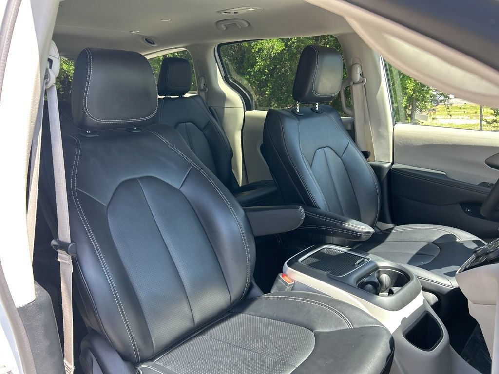 Used 2024 Chrysler Pacifica Limited FWD image 48