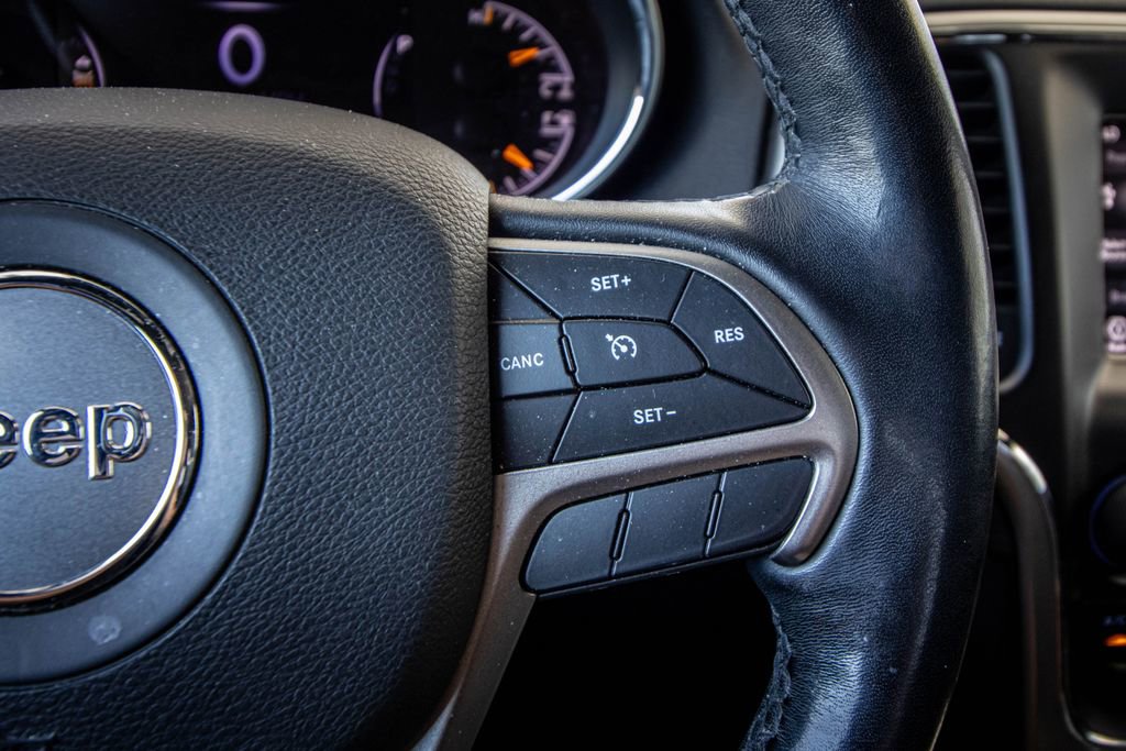 Used 2020 Jeep Grand Cherokee Laredo w/ Security & Convenience Group image 35