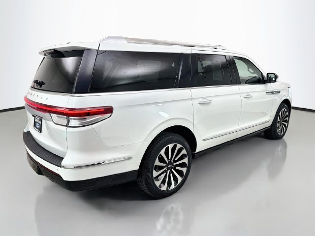 Used 2024 Lincoln Navigator L Reserve AWD/4WD image 7