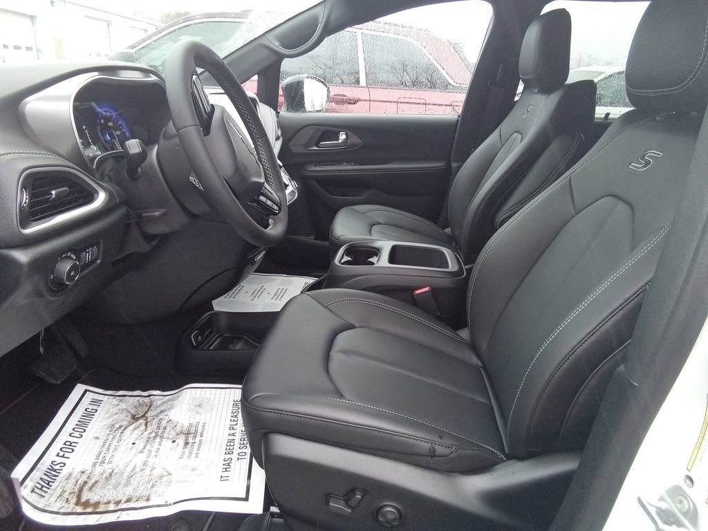 New 2026 Chrysler Pacifica Select w/ S Appearance Package image 10