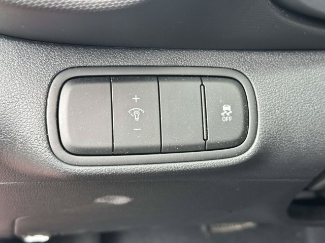 Used 2025 Hyundai Venue Limited FWD image 22