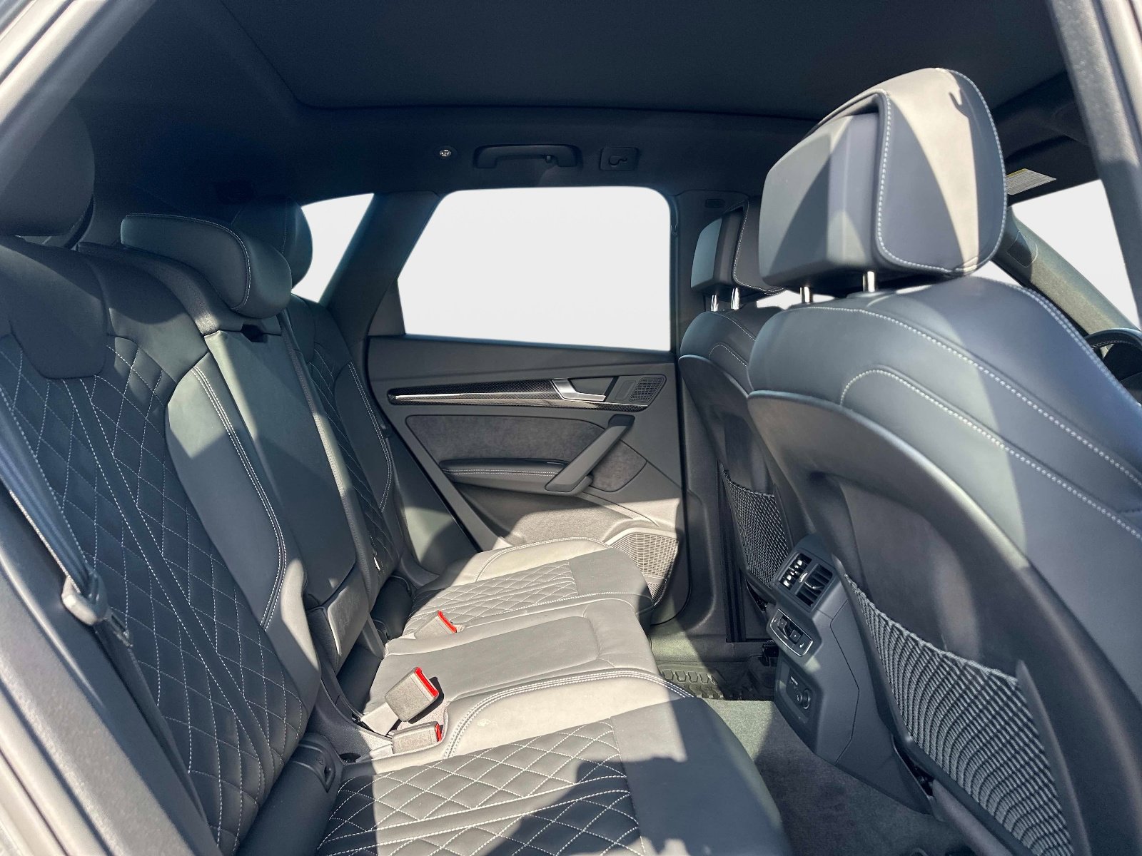 Used 2024 Audi SQ5 Prestige w/ Prestige Package image 8