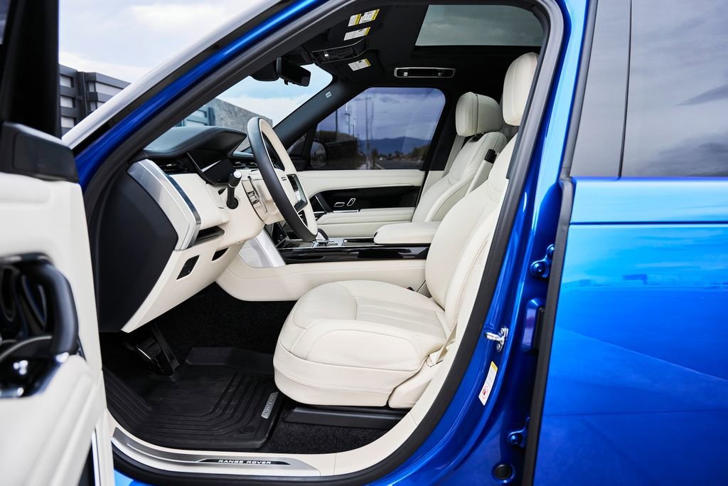 Used 2025 Land Rover Range Rover Long Wheelbase SE image 30