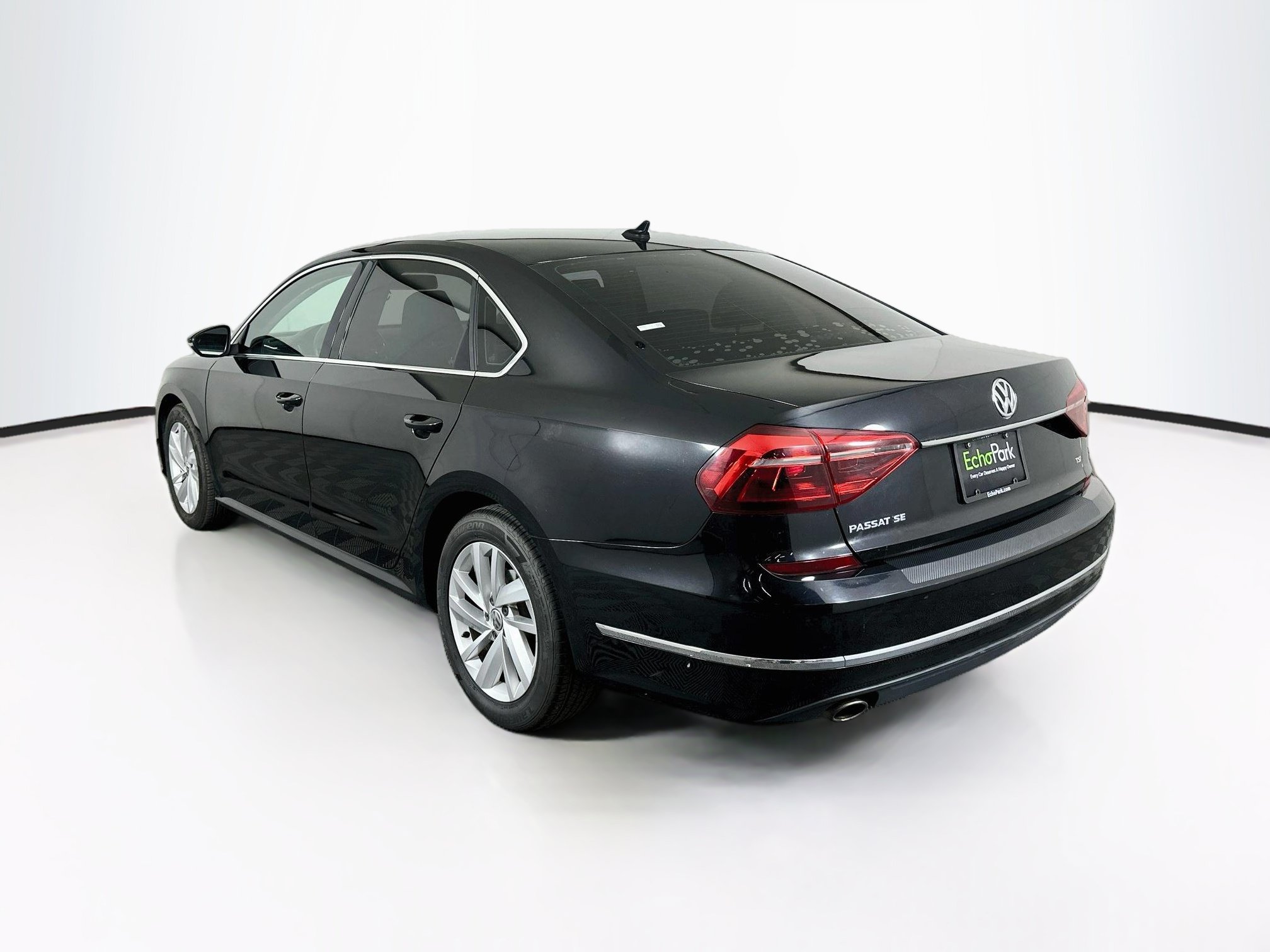 Used 2018 Volkswagen Passat 2.0T SE FWD image 5