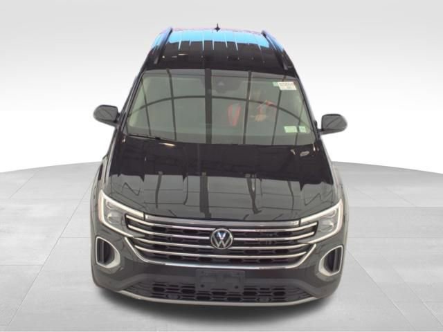 Used 2025 Volkswagen Atlas SE image 2
