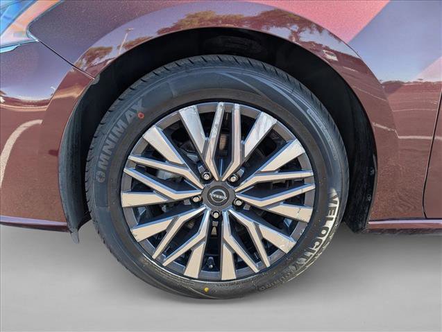 Used 2025 Nissan Altima 2.5 SV FWD image 28