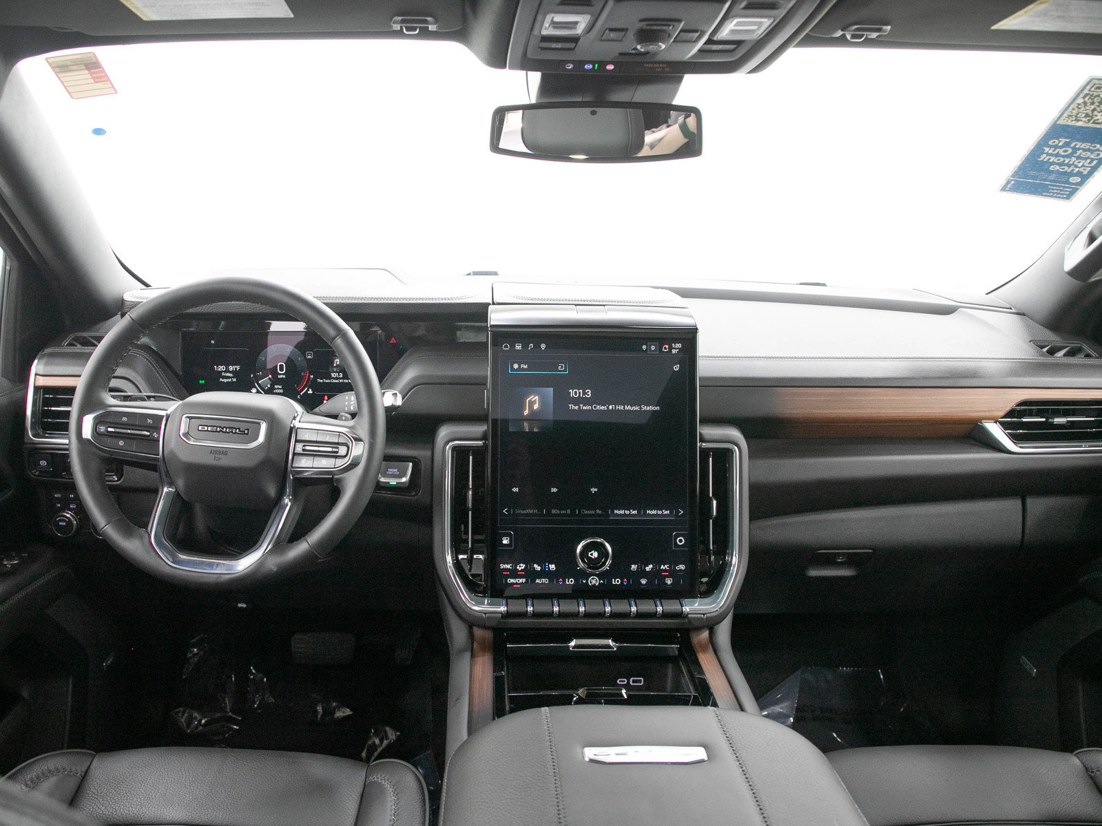 Used 2025 GMC Yukon XL Denali w/ Sun & Power Step Package AWD/4WD image 18