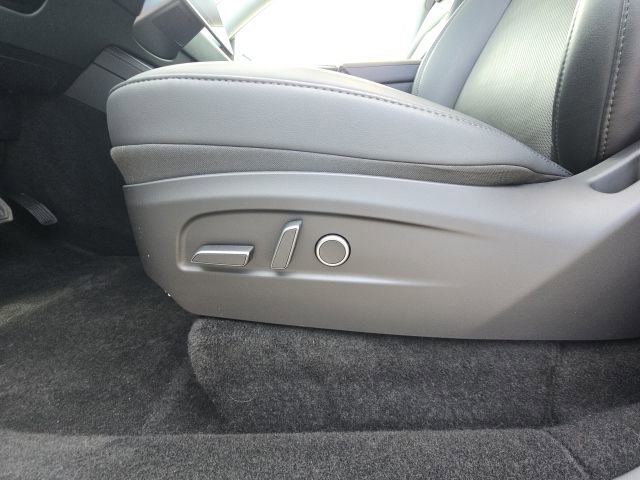 Used 2026 Tesla Model Y 2WD image 27