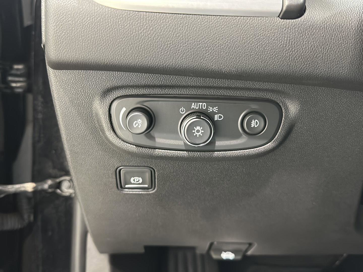 Used 2024 GMC Terrain SLT image 16