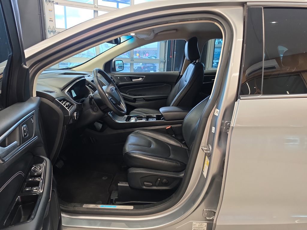 Used 2020 Ford Edge Titanium image 10