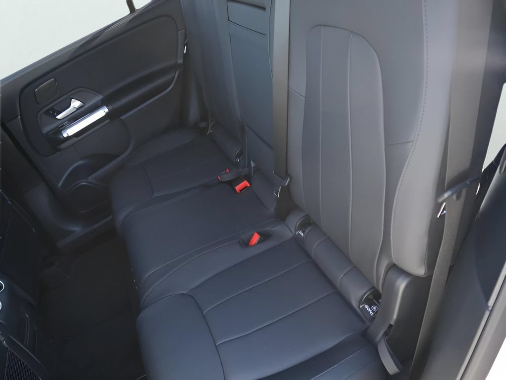 New 2026 Mercedes-Benz GLB 250 4MATIC image 23