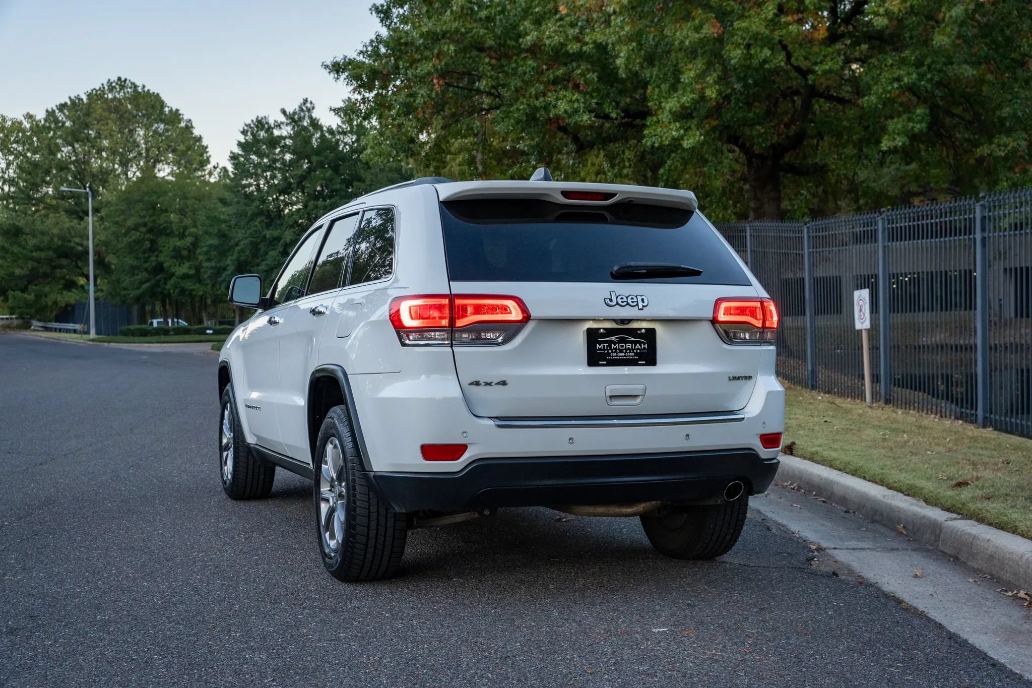 Used 2015 Jeep Grand Cherokee Limited AWD/4WD image 7