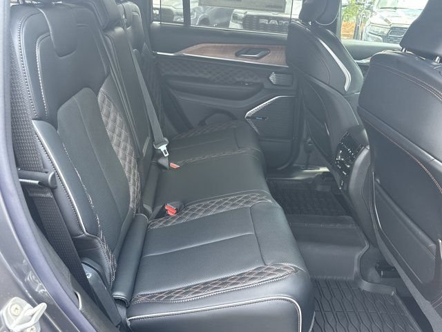 New 2026 Jeep Grand Cherokee Summit w/ Obsidian Package AWD/4WD image 15