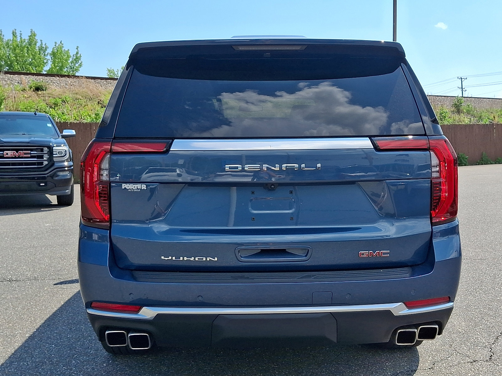 Used 2025 GMC Yukon XL Denali w/ Sun & Power Step Package AWD/4WD image 5