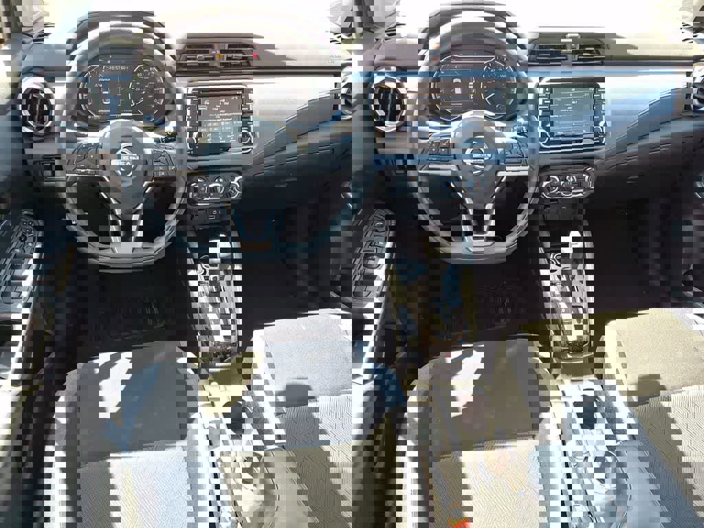 Used 2025 Nissan Versa SV image 11