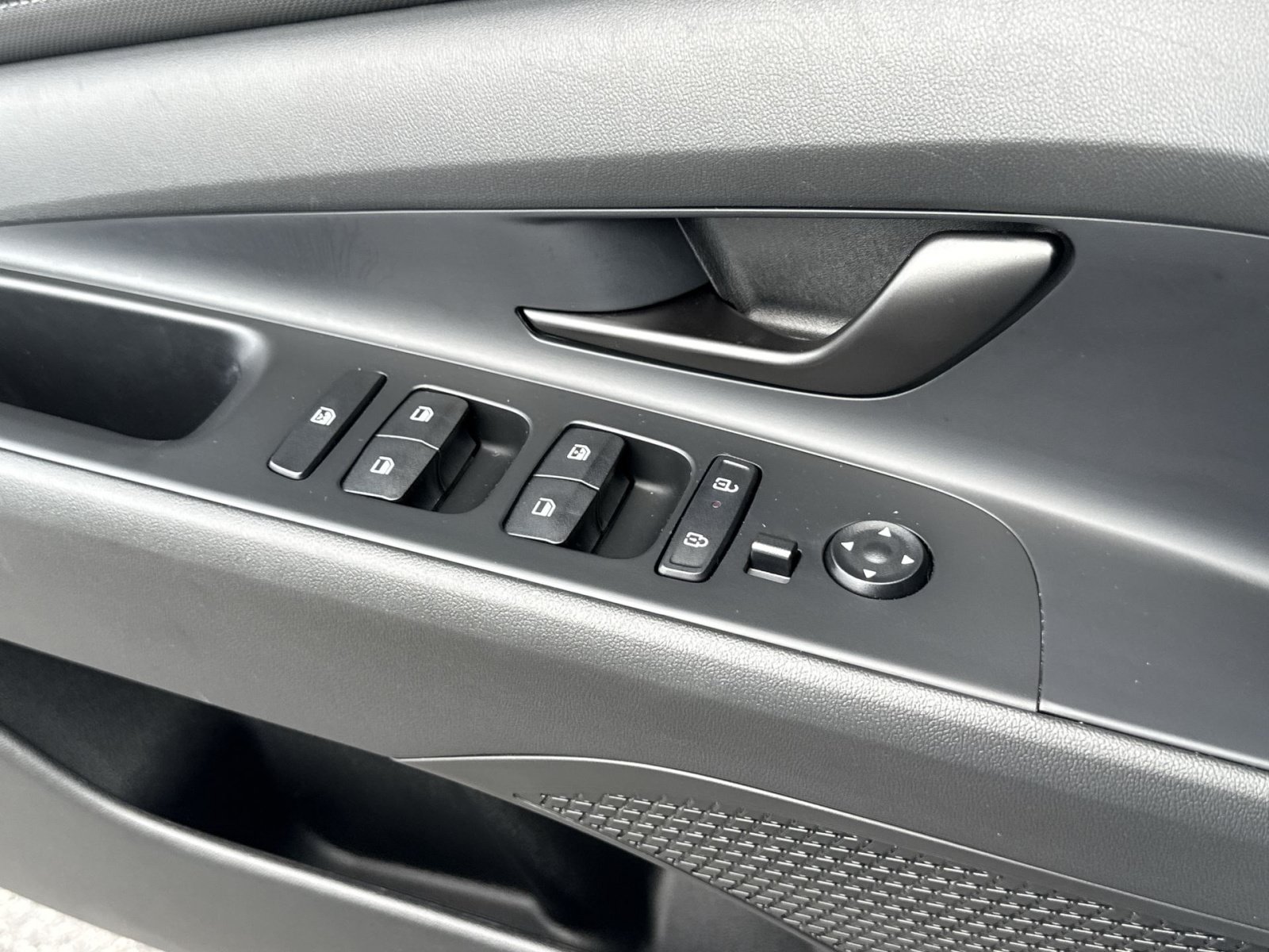 Certified 2025 Hyundai Elantra Sport FWD image 15