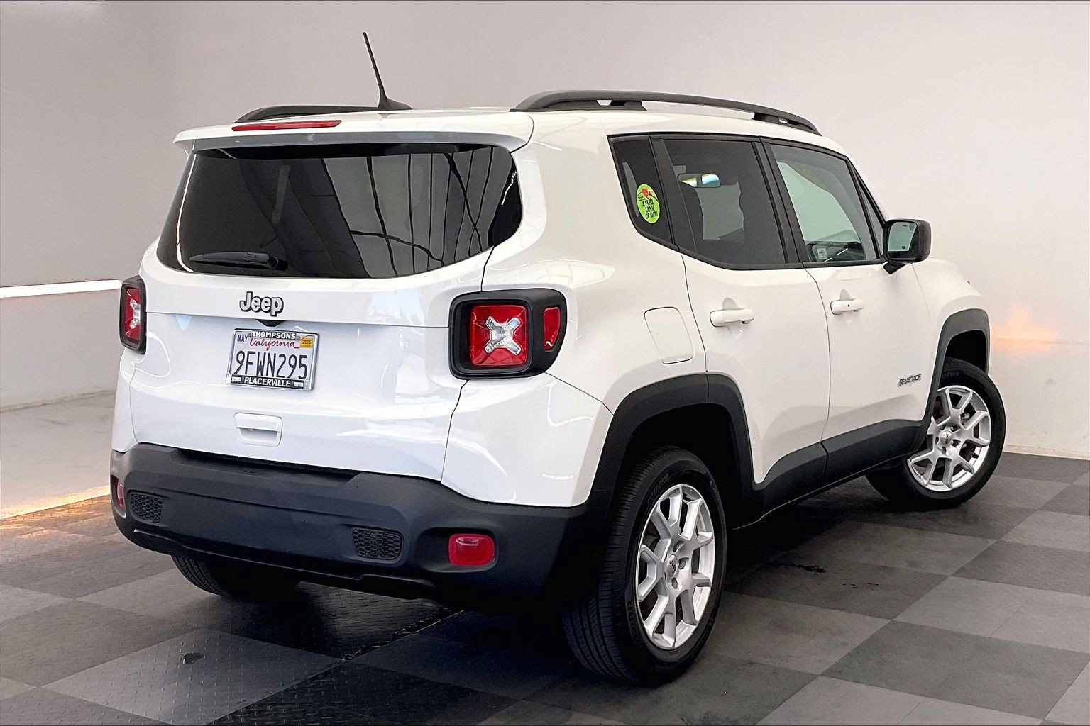 Used 2022 Jeep Renegade Latitude AWD/4WD image 12