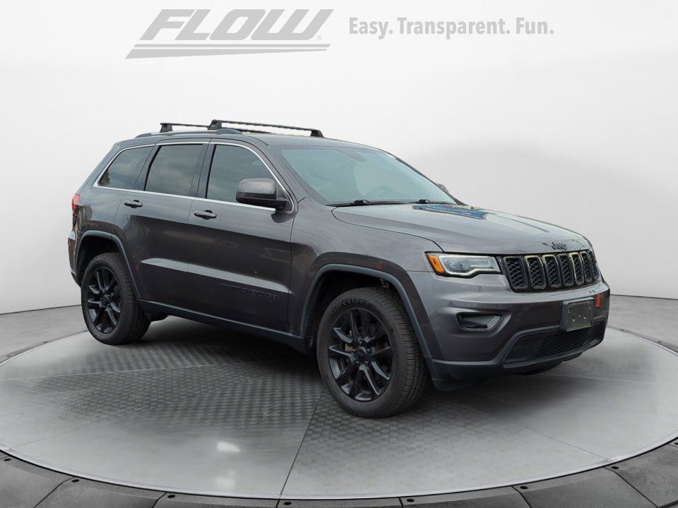 Used 2019 Jeep Grand Cherokee Laredo w/ Security & Convenience Group AWD/4WD image 1