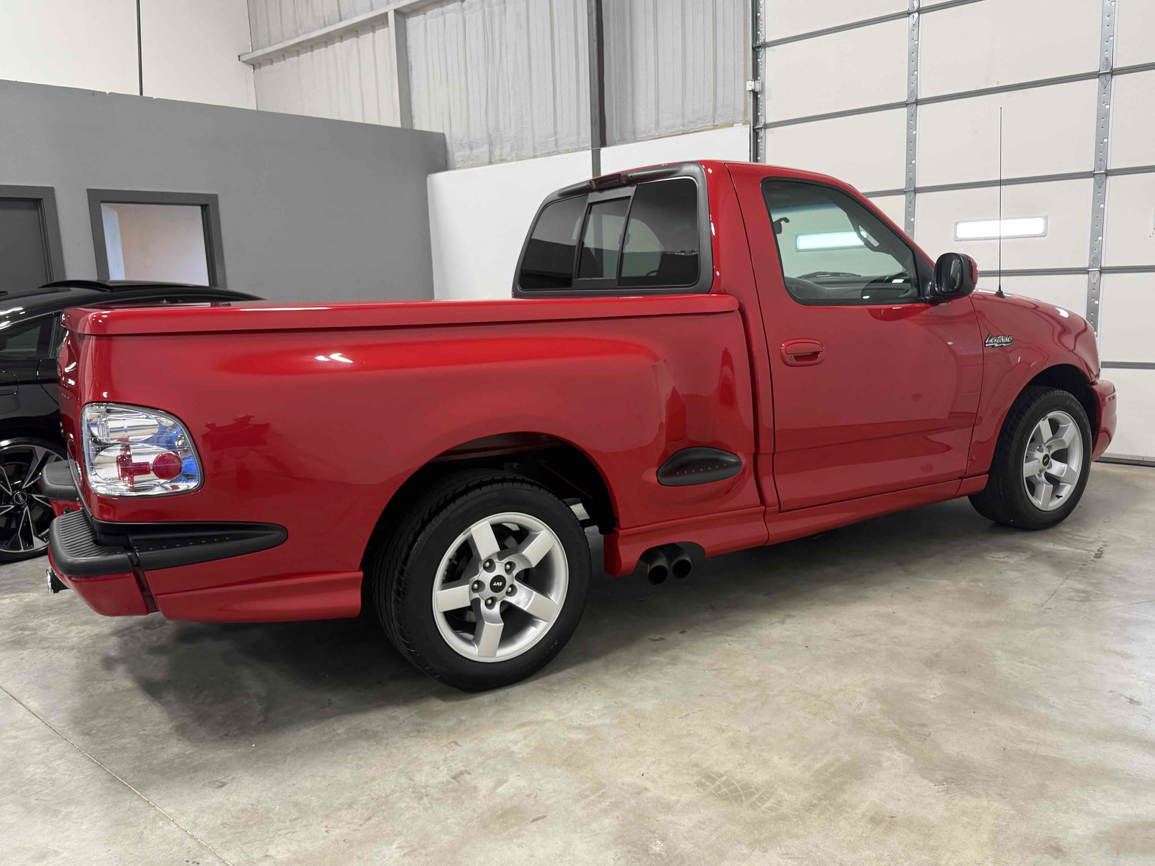 Used 2001 Ford F150 Lightning RWD image 71