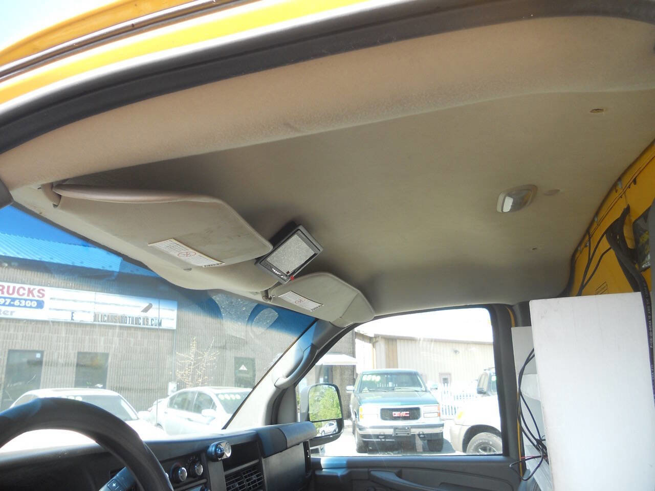 Used 2011 GMC Savana 3500 image 19