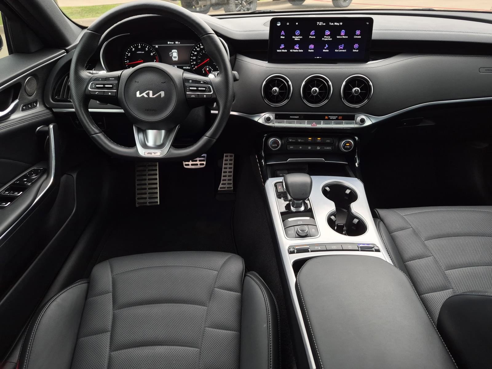 Used 2023 Kia Stinger GT2 RWD image 16