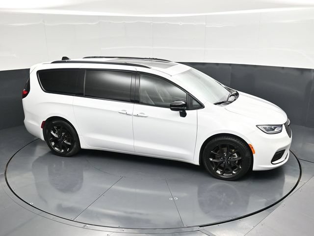 Used 2025 Chrysler Pacifica Limited FWD image 52