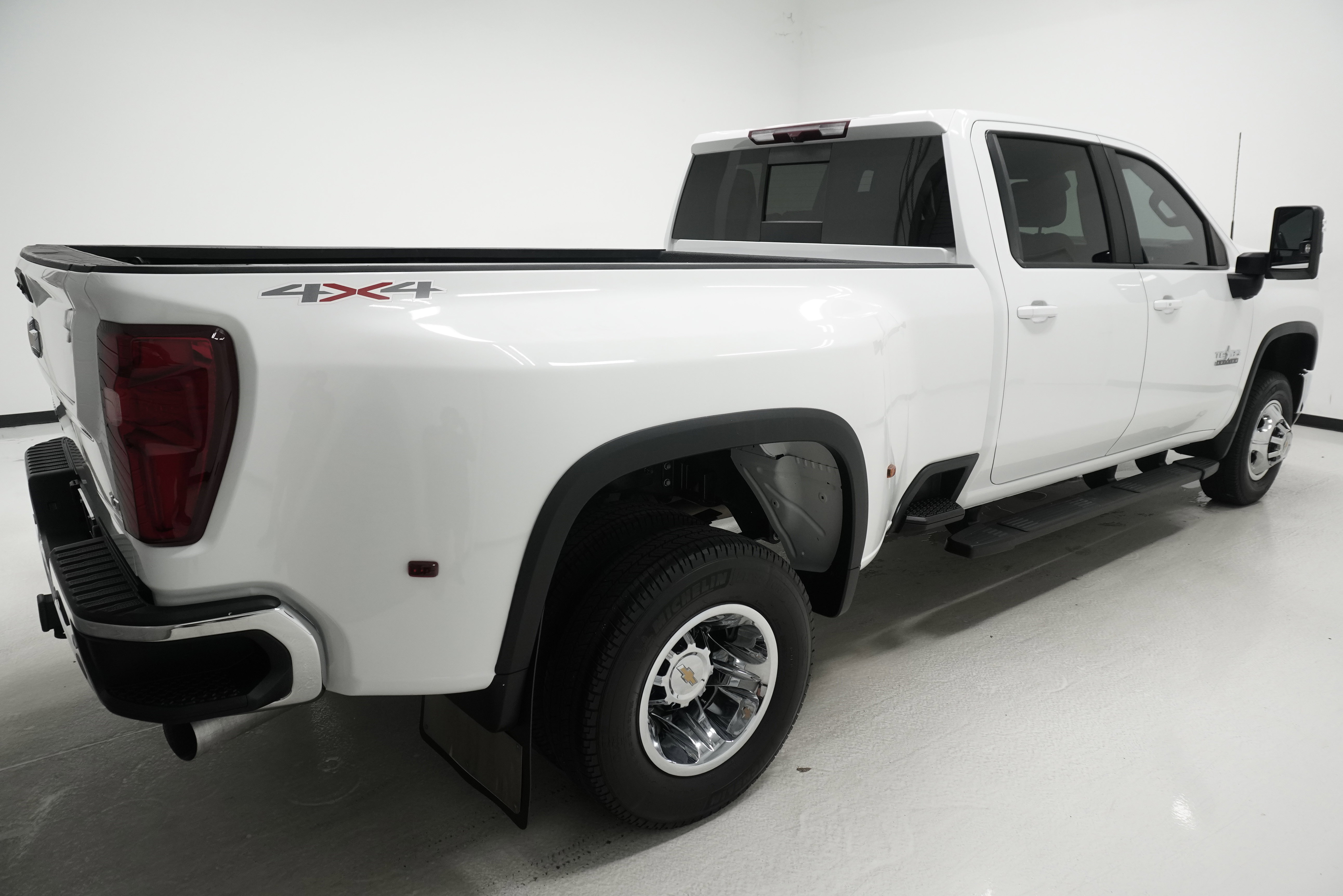 Used 2024 Chevrolet Silverado 3500 LT w/ Texas Edition AWD/4WD image 4