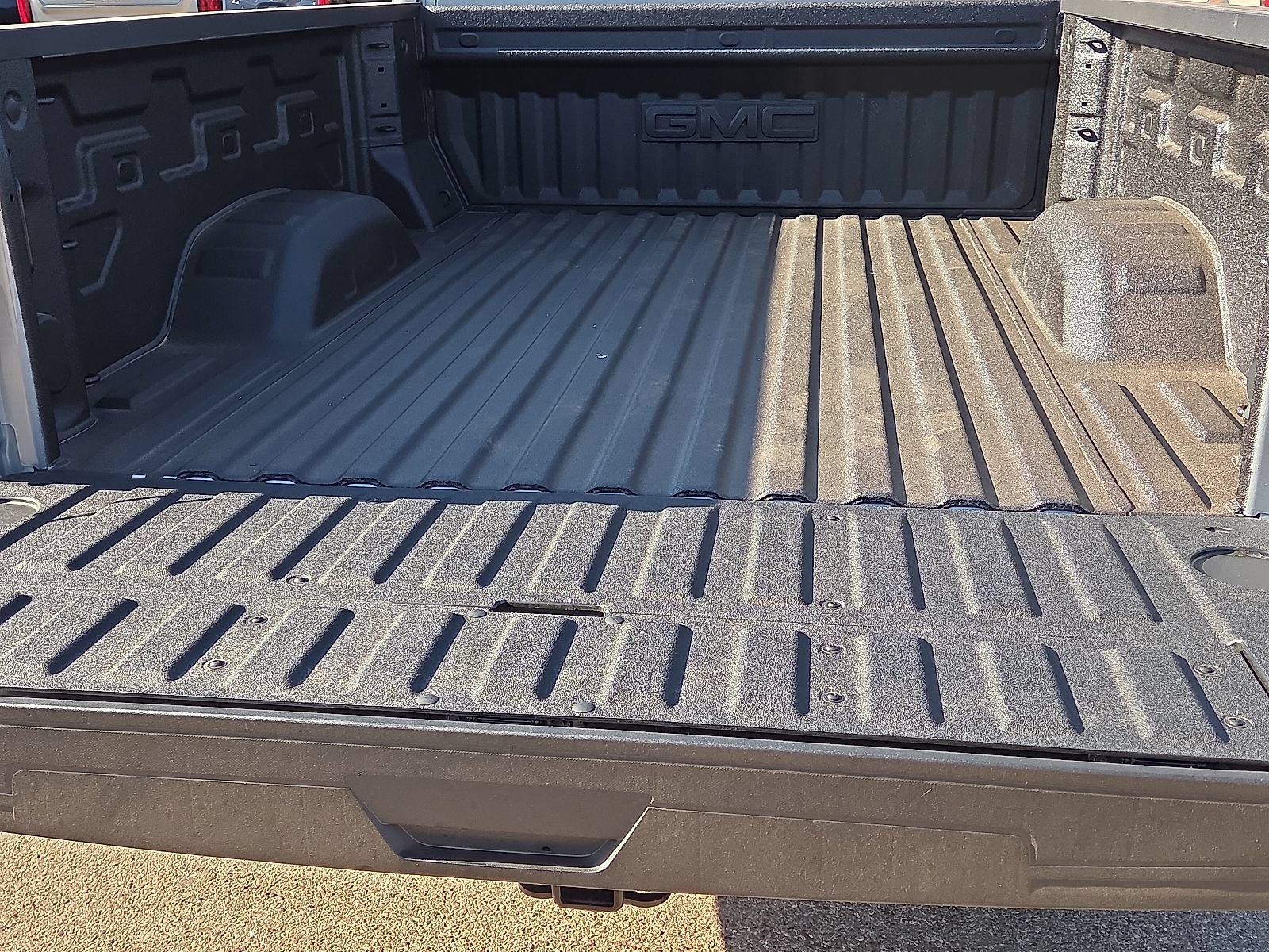 New 2026 GMC Sierra 2500 AT4 w/ AT4 Premium Plus Package AWD/4WD image 9