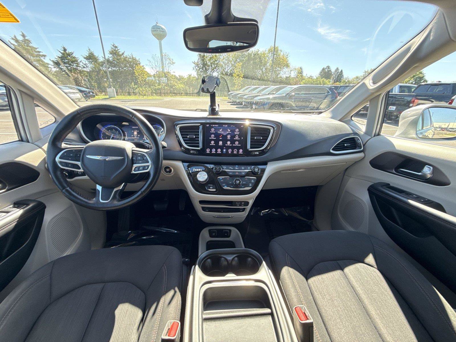 Used 2019 Chrysler Pacifica Touring Plus w/ Advanced Safetytec Group FWD image 23