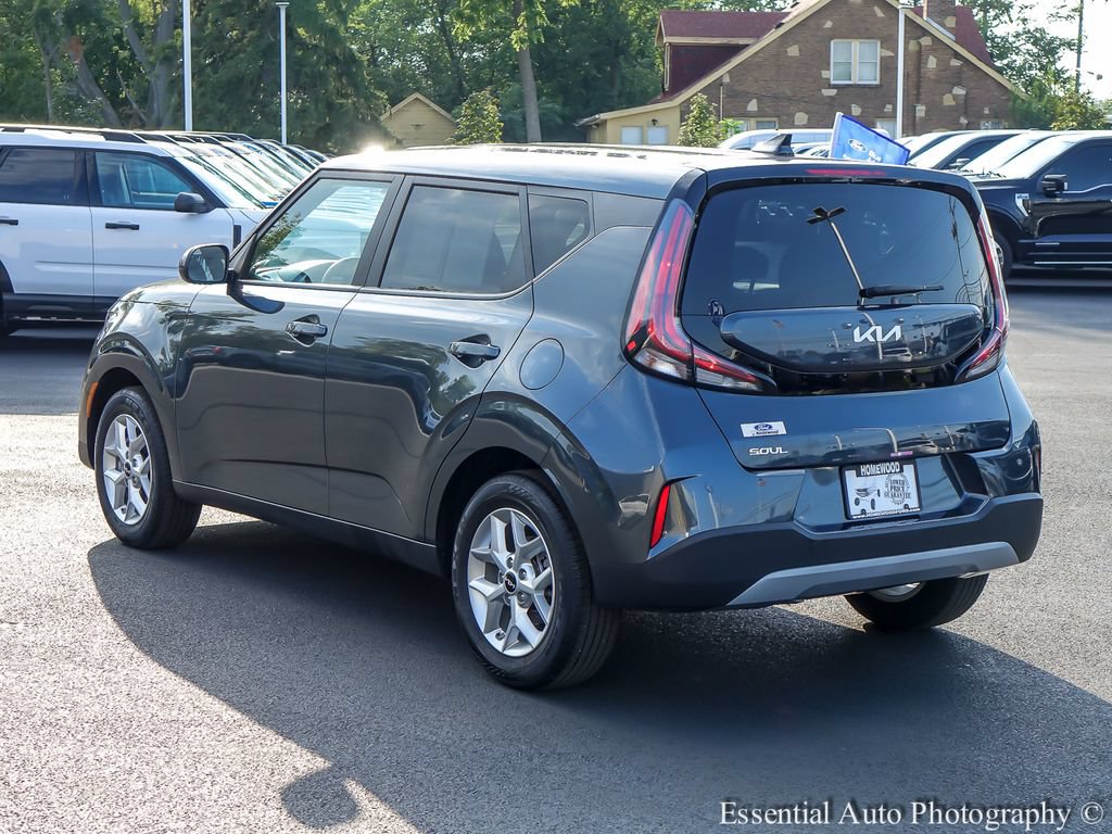 Used 2025 Kia Soul LX w/ LX Technology Package FWD image 5