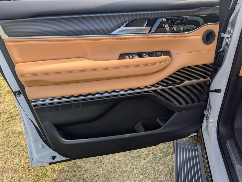 New 2026 Jeep Grand Wagoneer L Summit AWD/4WD image 9