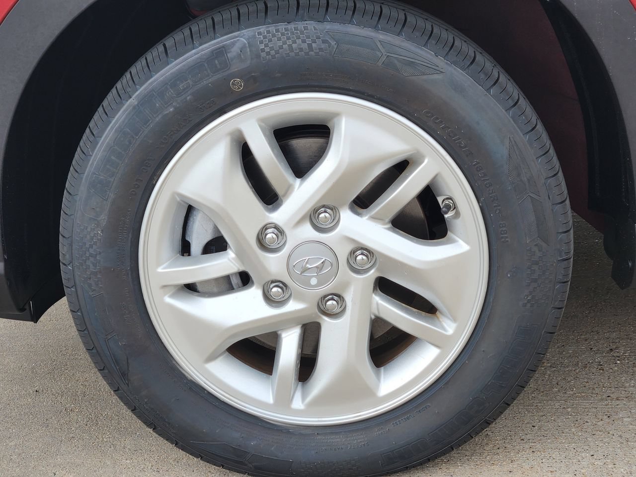 Used 2025 Hyundai Venue SE FWD image 7