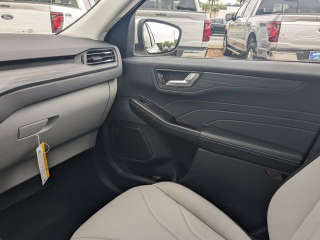New 2025 Ford Escape SE w/ PHEV Premium Package FWD image 6