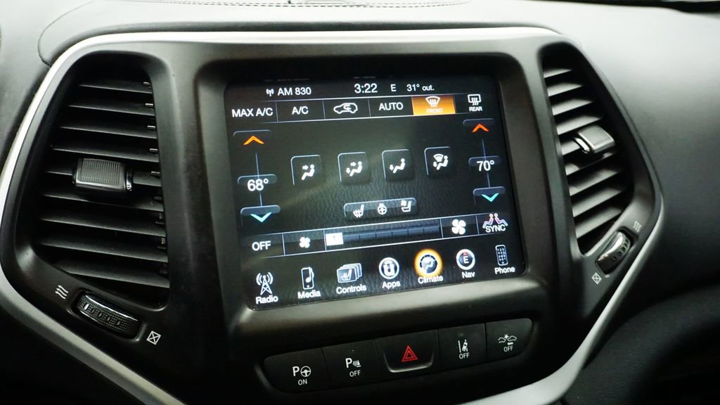 Used 2016 Jeep Cherokee Overland w/ Technology Group image 31