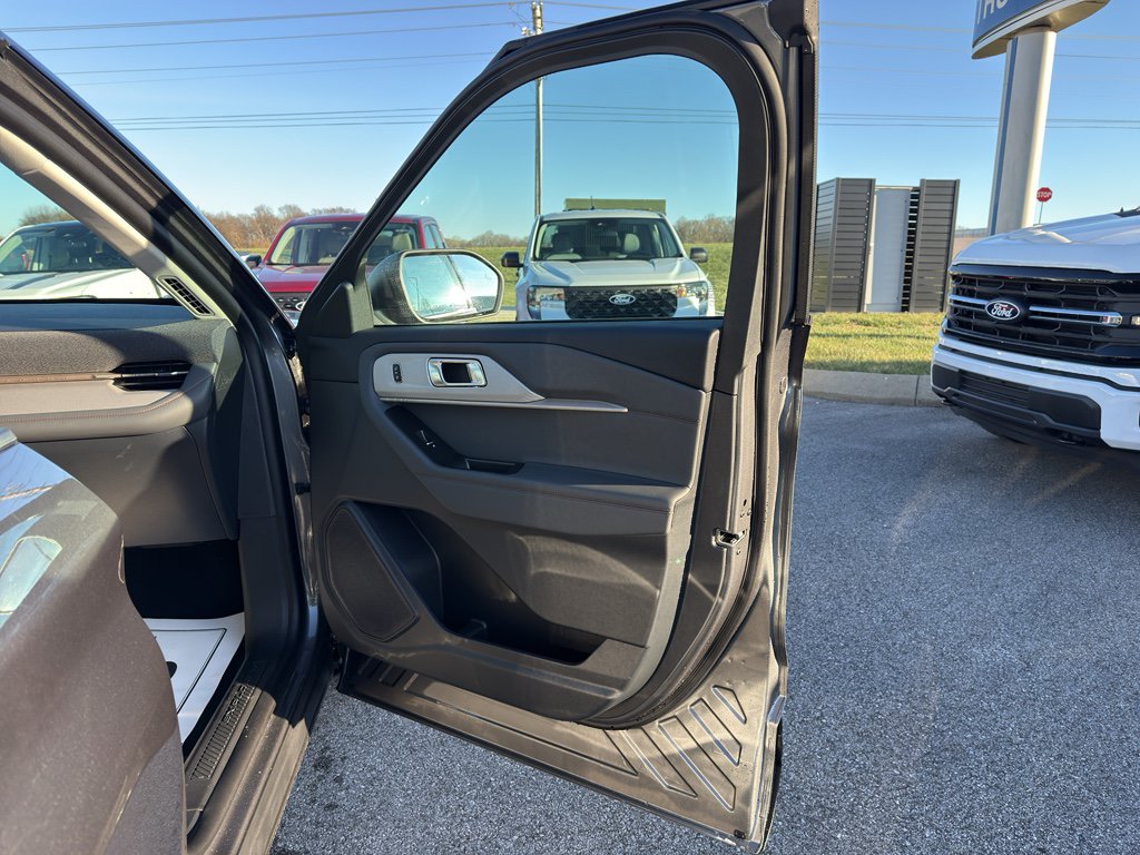 New 2026 Ford Explorer Active w/ Active Comfort Package RWD image 15