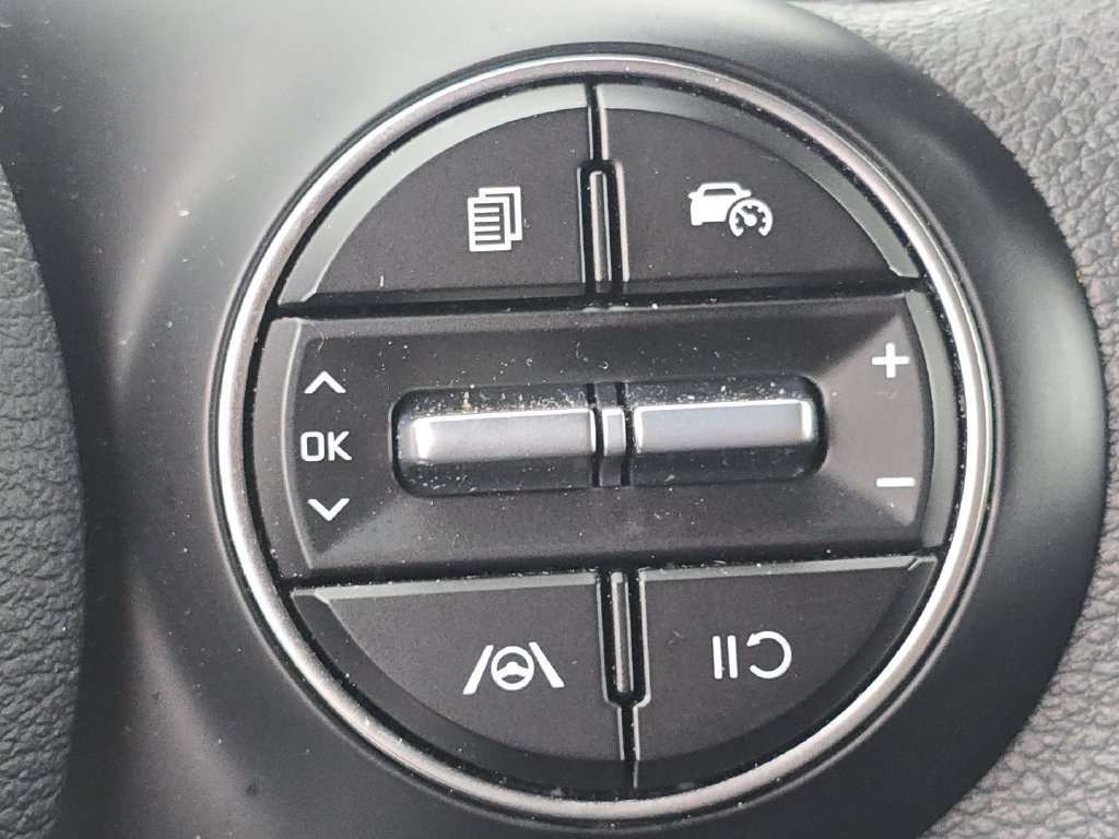 Used 2025 Kia Soul LX w/ LX Technology Package FWD image 31