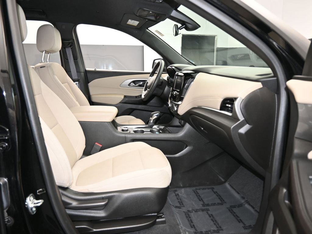 Used 2023 Chevrolet Traverse LS image 42