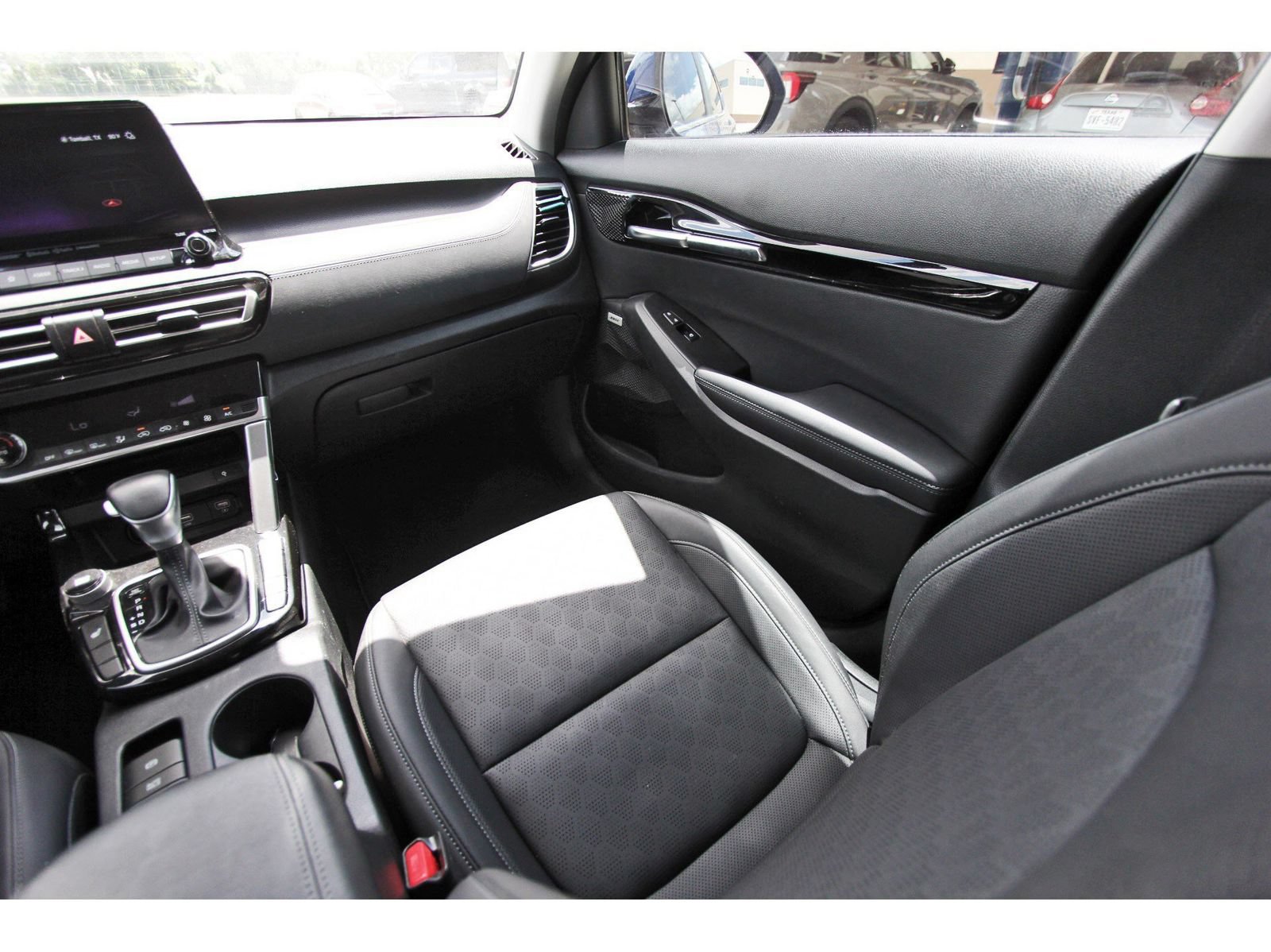 Used 2023 Kia Seltos SX AWD/4WD image 12