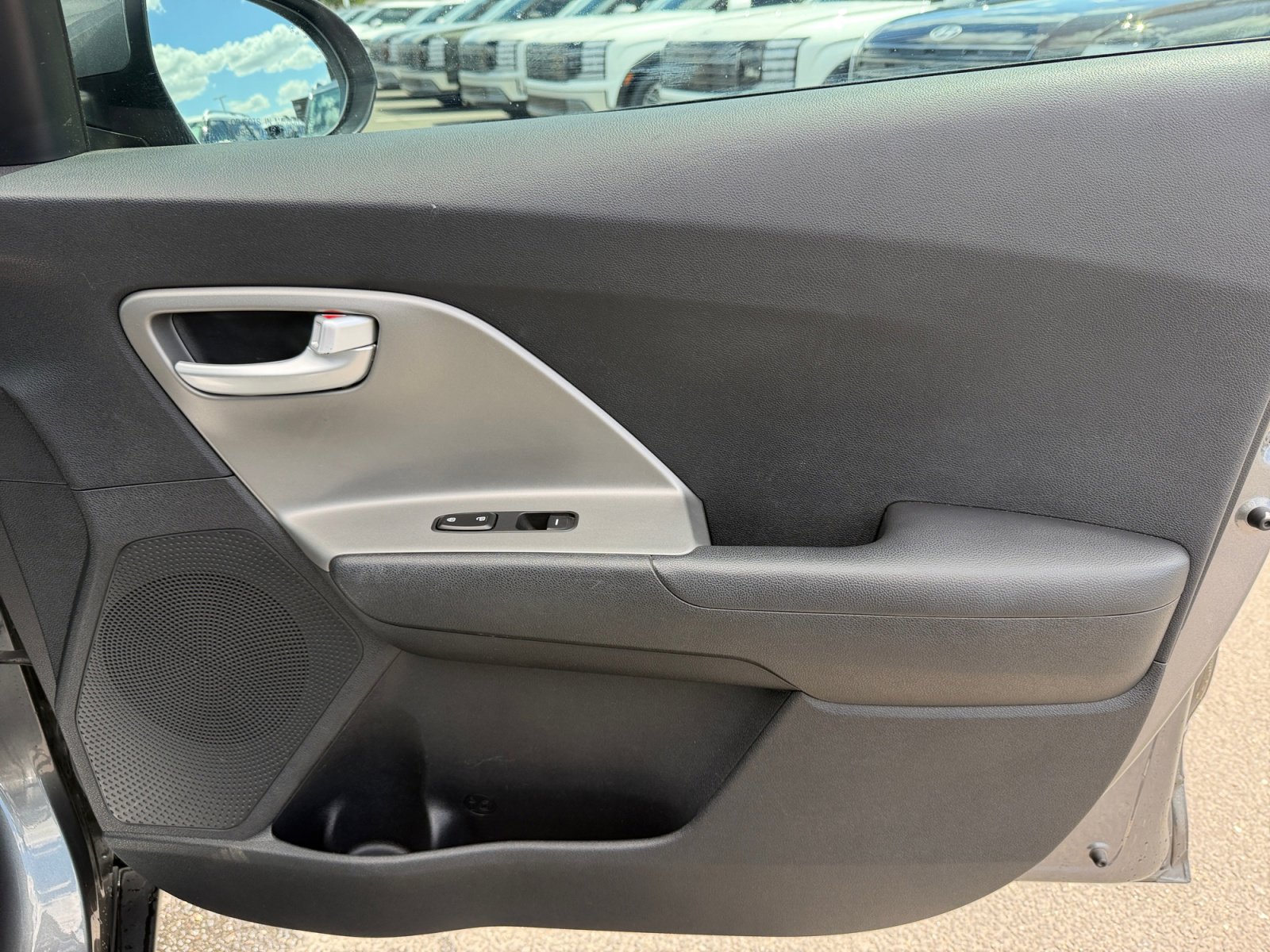 Used 2018 Kia Niro LX image 16