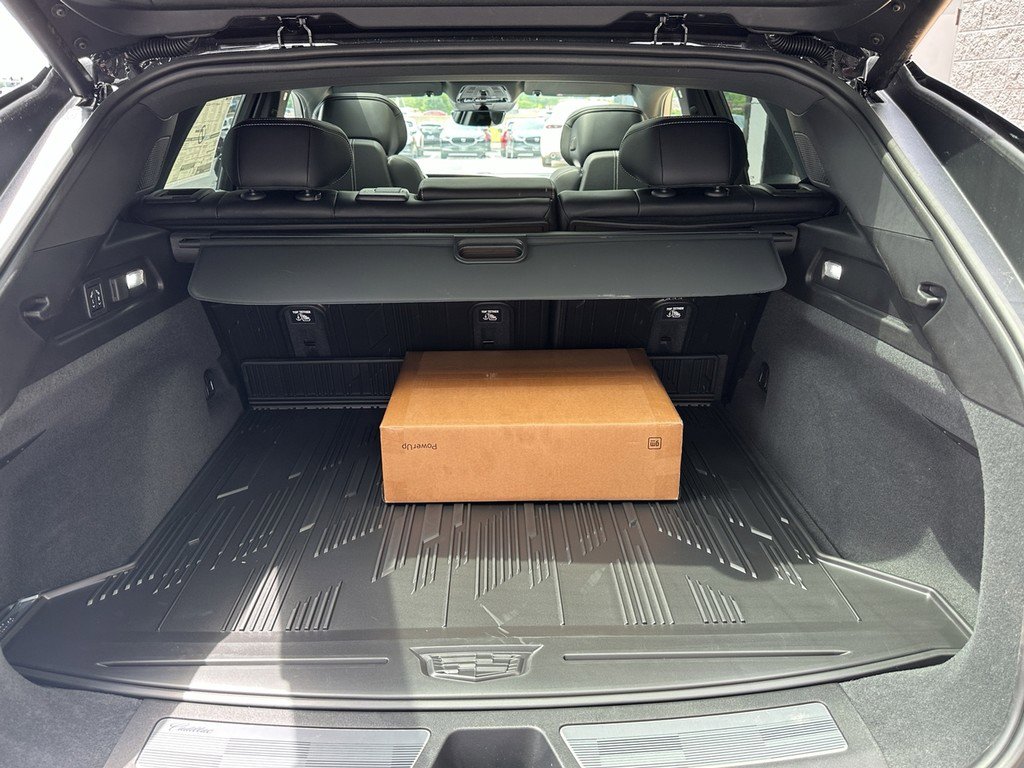 New 2025 Cadillac Lyriq Luxury w/ LPO, Floor Liner Package AWD/4WD image 4