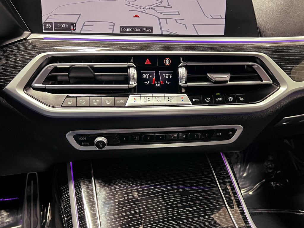 Used 2022 BMW X7 M50i w/ Cold Weather Package image 28