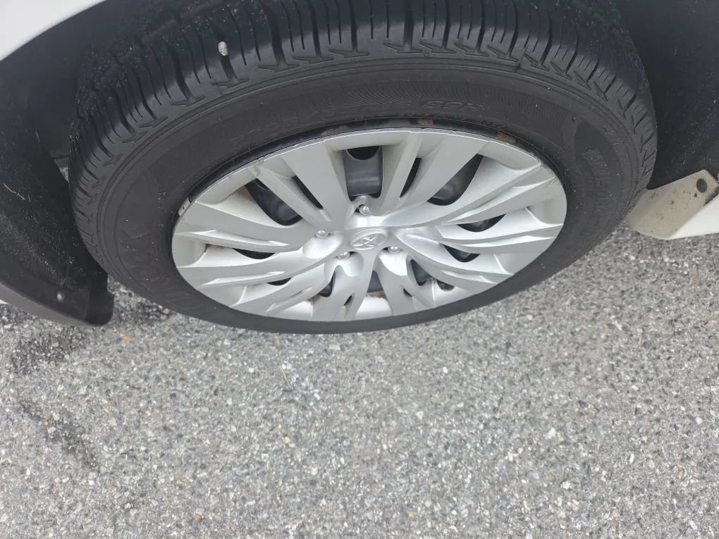 Used 2013 Toyota Camry LE FWD image 24